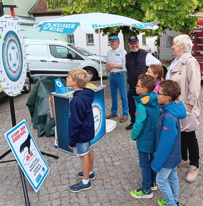 BRB_LDS_750 Jahre Luckau_Besucher_Glücksrad